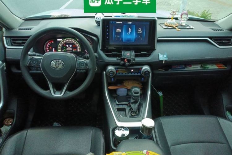 Used Toyota RAV4 2020 2.0L CVT Two-Wheel Drive Fashion Edition Center Console