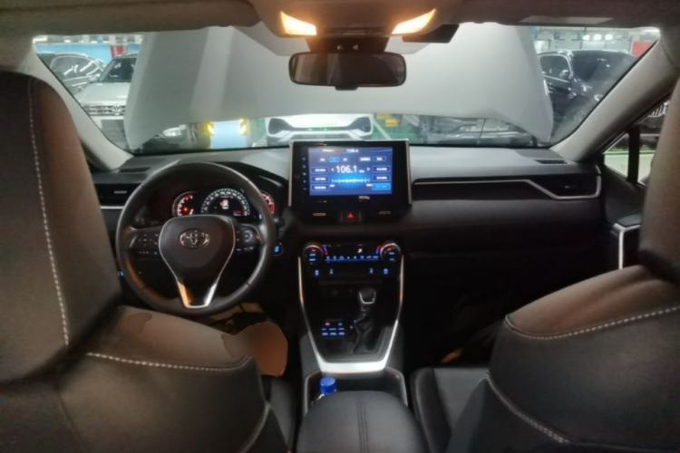 Used Toyota RAV4 2020 2.0L CVT 4x4 Style PLUS Edition Center Console