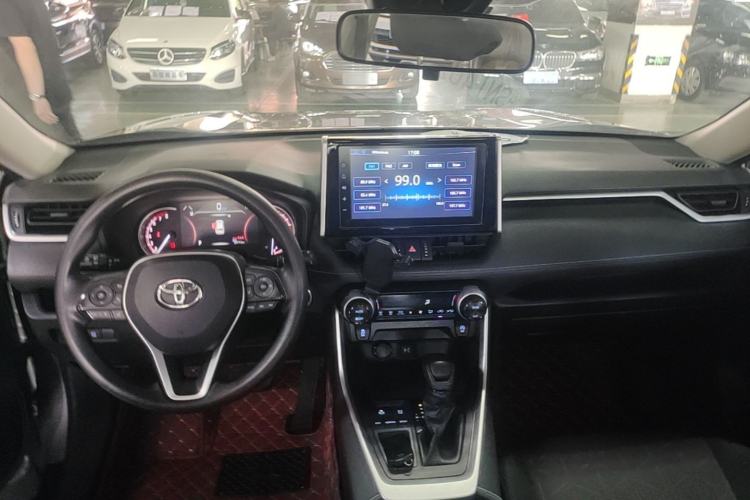 Used Toyota RAV4 2020 2.0L CVT Two-Wheel Drive Fashion Edition Center Console