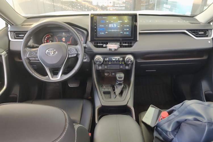 Used Toyota RAV4 2020 2.0L CVT Two-Wheel Drive Prestige Edition Center Console