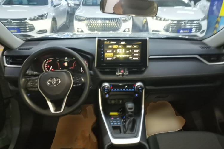 Used Toyota RAV4 2020 2.0L CVT 4x4 Trend Edition Center Console