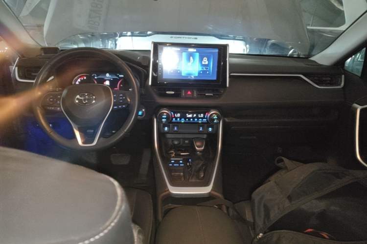 Used Toyota RAV4 2020 2.0L CVT Two-Wheel Drive Fashion PLUS Edition Center Console