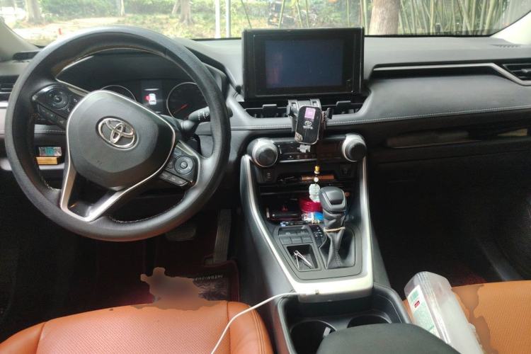 Used Toyota RAV4 2020 2.0L CVT Two-Wheel Drive Urban Edition Center Console