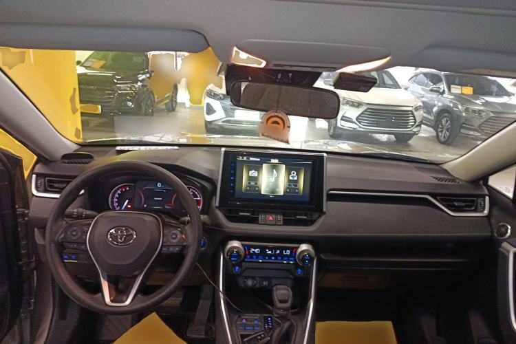 Used Toyota RAV4 2020 2.0L CVT Two-Wheel Drive Fashion Edition Center Console
