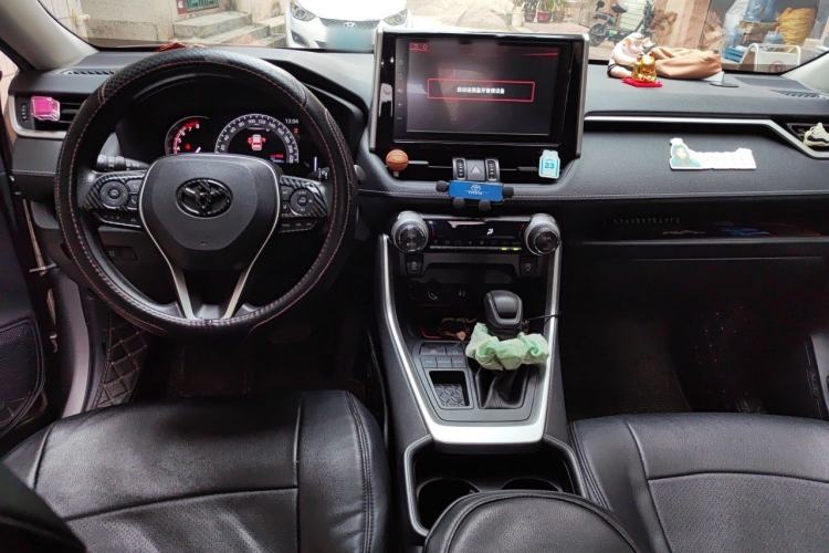 Used Toyota RAV4 2020 2.0L CVT Two-Wheel Drive Fashion Edition Center Console