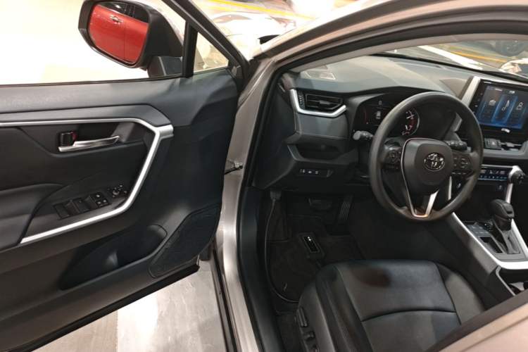 Used Toyota RAV4 2020 2.0L CVT Two-Wheel Drive Fashion Edition Driver Seat