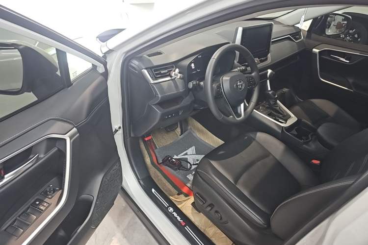 Used Toyota RAV4 2020 2.0L CVT Two-Wheel Drive Prestige Edition Driver Seat
