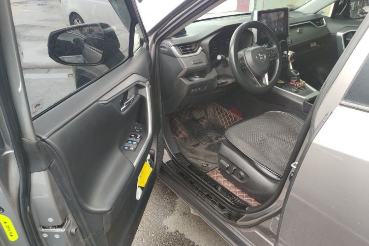 Used Toyota RAV4 2020 Dual-Engine 2.5L E-CVT 4x4 Elite PLUS Edition Driver Seat