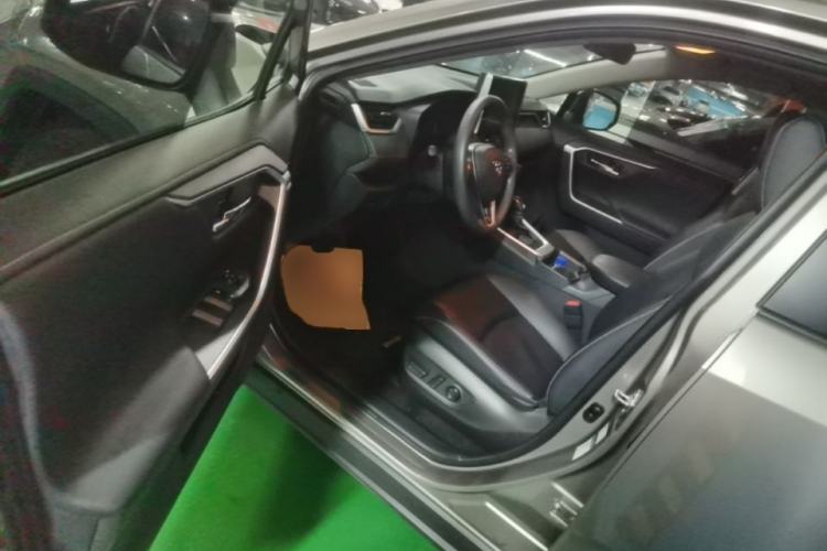 Used Toyota RAV4 2020 2.0L CVT 4x4 Style PLUS Edition Driver Seat