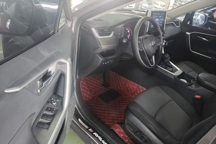 Used Toyota RAV4 2020 2.0L CVT Two-Wheel Drive Fashion Edition Driver Seat