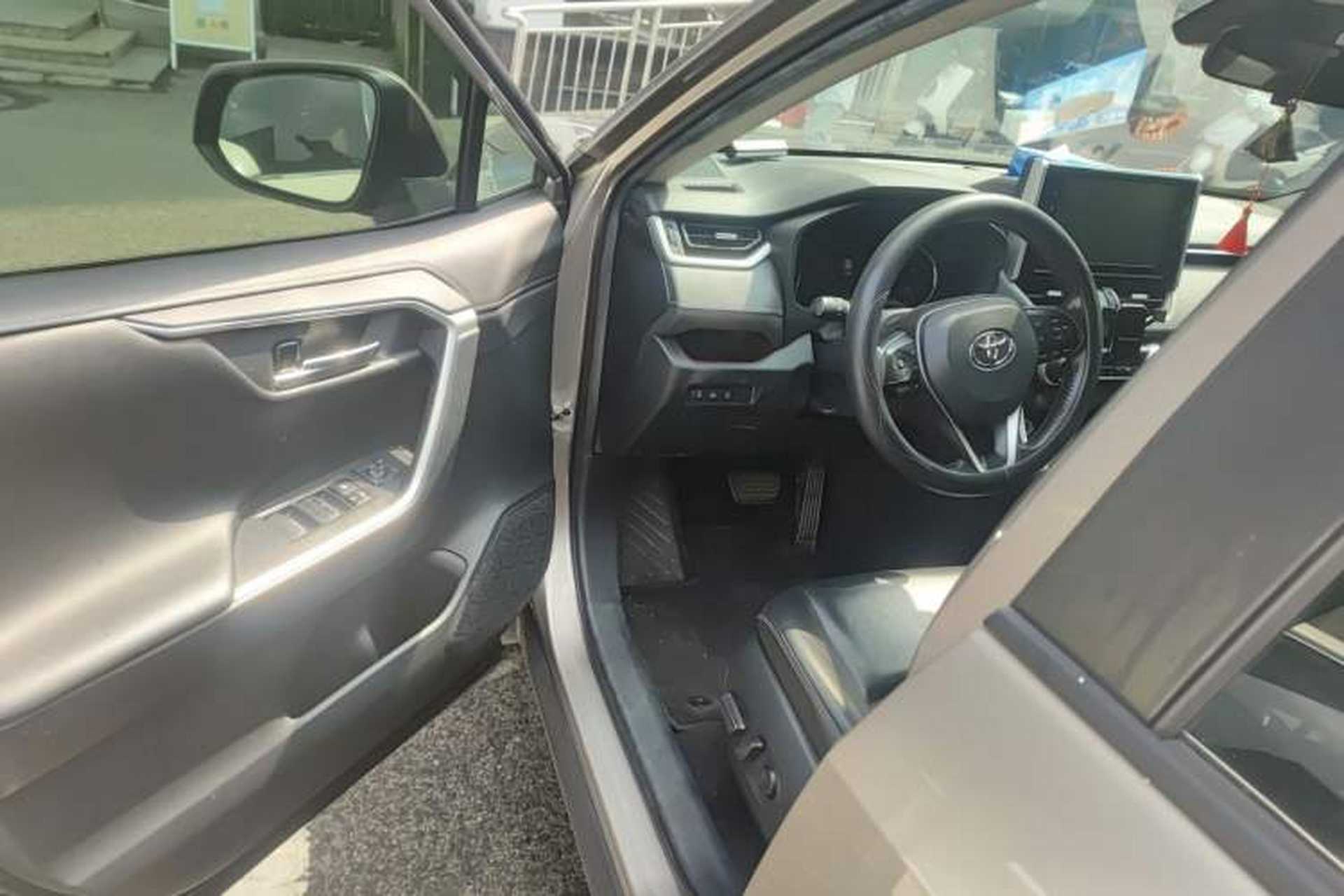 Used Toyota RAV4 2020 2.0L CVT Two-Wheel Drive Prestige Edition Driver Seat