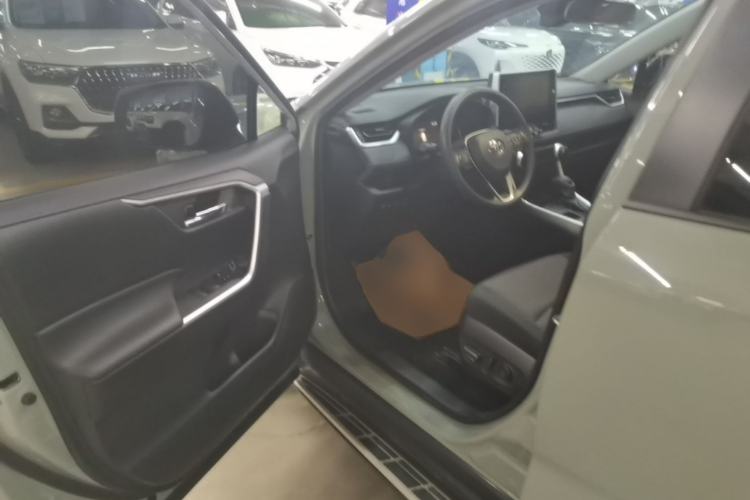 Used Toyota RAV4 2020 2.0L CVT 4x4 Trend Edition Driver Seat