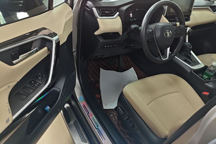 Used Toyota RAV4 2020 2.0L CVT 4x4 Trend Edition Driver Seat