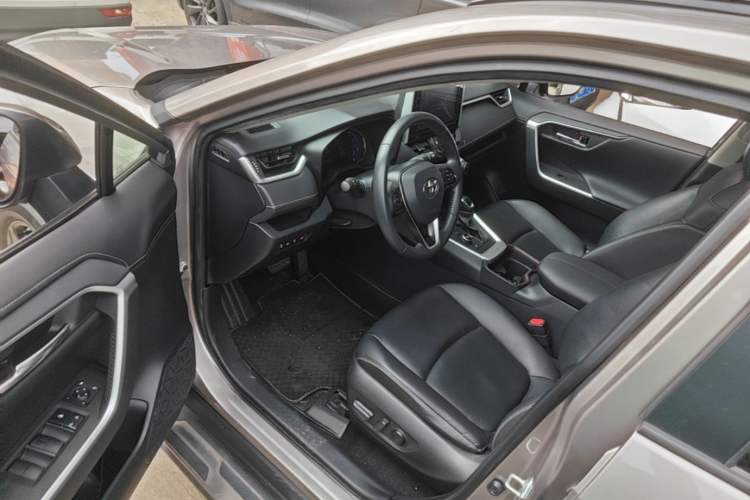 Used Toyota RAV4 2020 Dual-Engine 2.5L E-CVT 4x4 Elite PLUS Edition Driver Seat