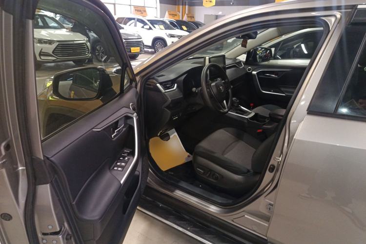 Used Toyota RAV4 2020 2.0L CVT Two-Wheel Drive Fashion Edition Driver Seat