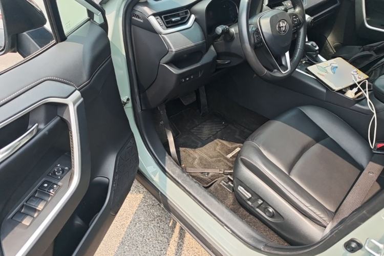Used Toyota RAV4 2020 Dual-Engine 2.5L E-CVT 4x4 Elite PLUS Edition Driver Seat