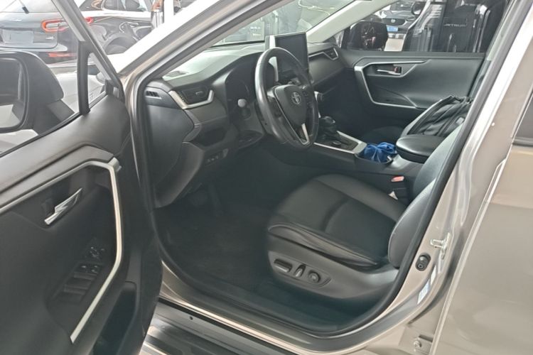 Used Toyota RAV4 2020 Dual-Engine 2.5L E-CVT 4x4 Elite PLUS Edition Driver Seat