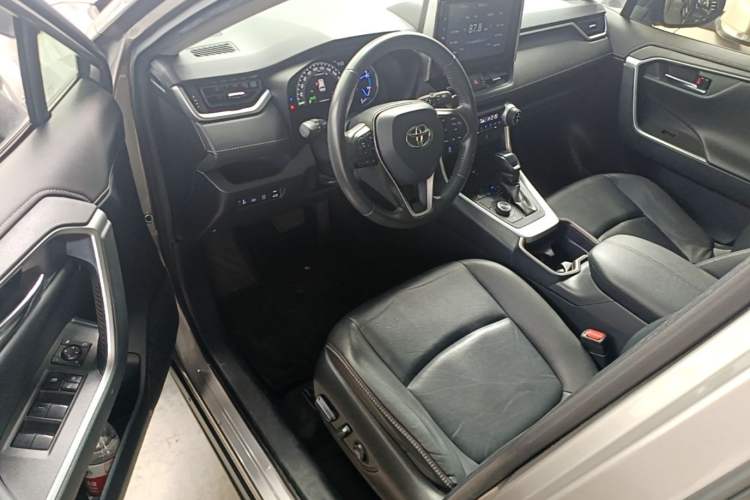 Used Toyota RAV4 2020 Dual-Engine 2.5L E-CVT 4x4 Elite PLUS Edition Driver Seat