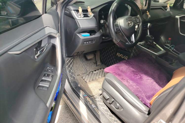 Used Toyota RAV4 2020 2.0L CVT Two-Wheel Drive Fashion PLUS Edition Driver Seat