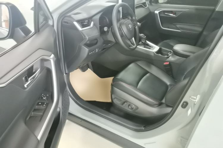 Used Toyota RAV4 2020 2.0L CVT Two-Wheel Drive Fashion Edition Driver Seat