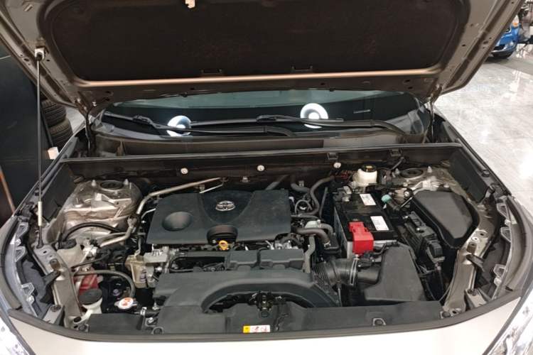 Used Toyota RAV4 2020 2.0L CVT Two-Wheel Drive Fashion Edition Engine Bay