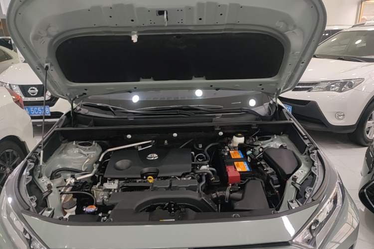 Used Toyota RAV4 2020 2.0L CVT Two-Wheel Drive Fashion Edition Engine Bay