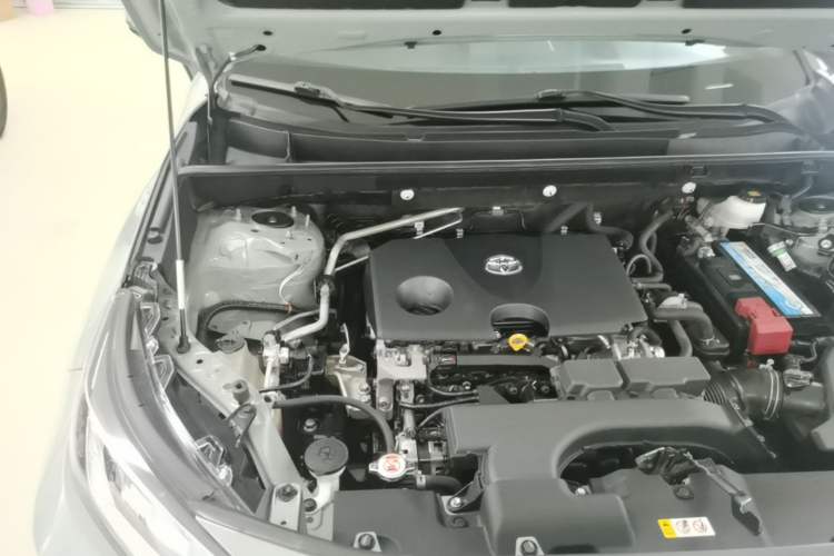 Used Toyota RAV4 2020 2.0L CVT Two-Wheel Drive Fashion Edition Engine Bay Right