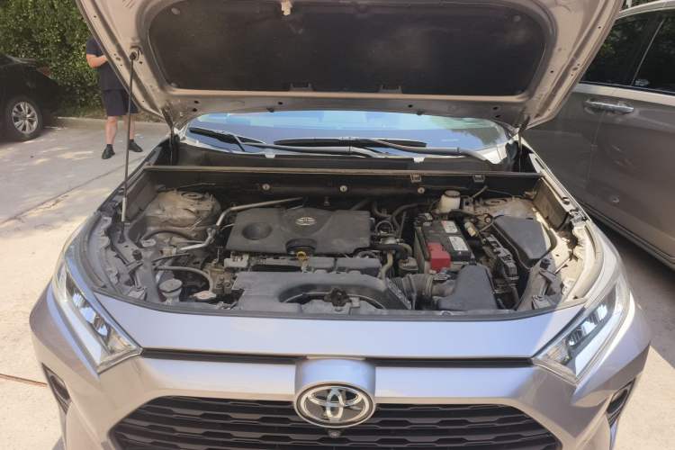 Used Toyota RAV4 2020 2.0L CVT Two-Wheel Drive Fashion Edition Engine Bay