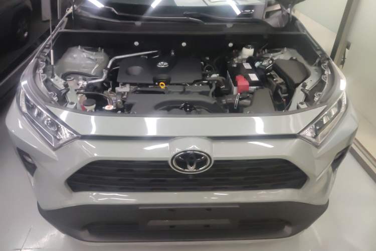 Used Toyota RAV4 2020 2.0L CVT Two-Wheel Drive Fashion Edition Engine Bay