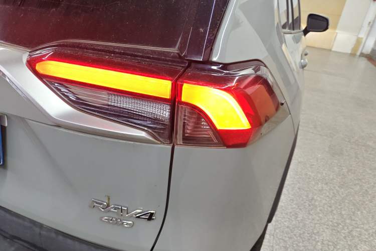 Used Toyota RAV4 2020 2.0L CVT Four-Wheel Drive Prestige Edition Exterior 3
