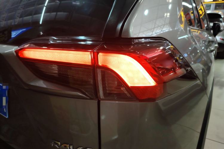 Used Toyota RAV4 2020 2.0L CVT Two-Wheel Drive Fashion Edition Exterior 3