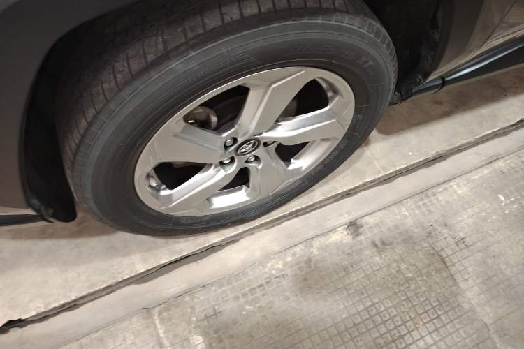 Used Toyota RAV4 2020 2.0L CVT Two-Wheel Drive Fashion Edition Exterior 4