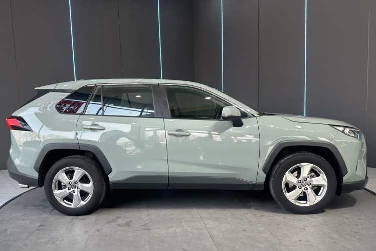 Used Toyota RAV4 2020 2.0L CVT Two-Wheel Drive Fashion Edition Exterior 4