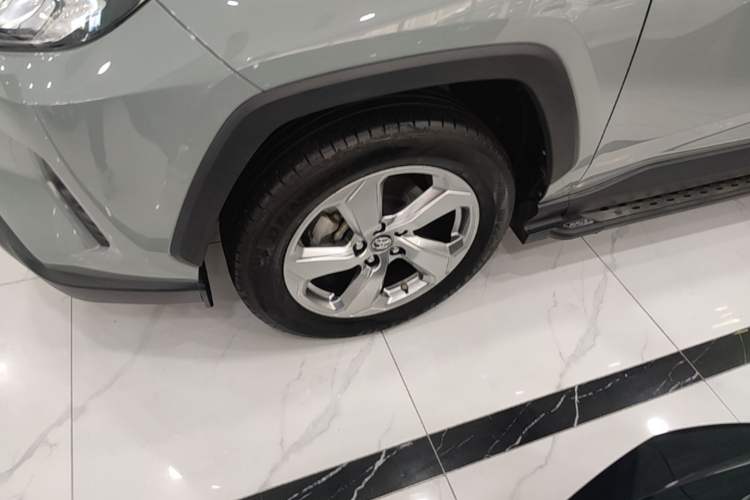 Used Toyota RAV4 2020 2.0L CVT Two-Wheel Drive Fashion Edition Exterior 4