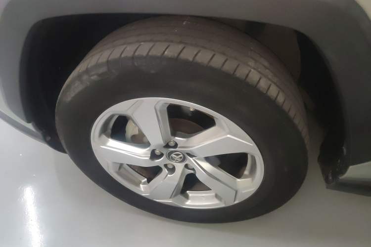 Used Toyota RAV4 2020 2.0L CVT Two-Wheel Drive Fashion Edition Exterior 4