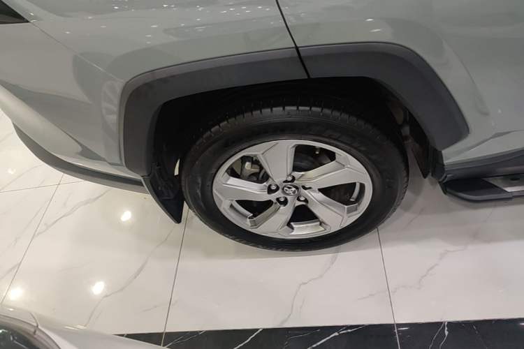 Used Toyota RAV4 2020 2.0L CVT Two-Wheel Drive Fashion Edition Exterior 5