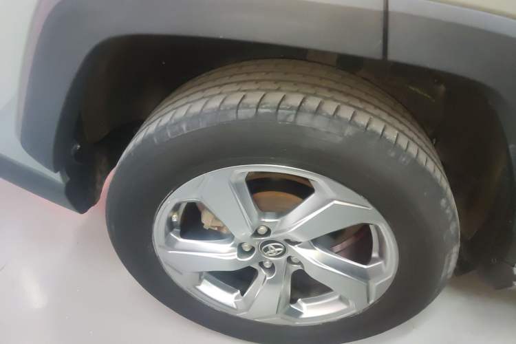 Used Toyota RAV4 2020 2.0L CVT Two-Wheel Drive Fashion Edition Exterior 5