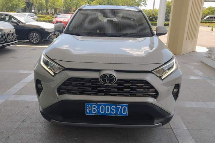 Used Toyota RAV4 2020 2.0L CVT Two-Wheel Drive Prestige Edition Front