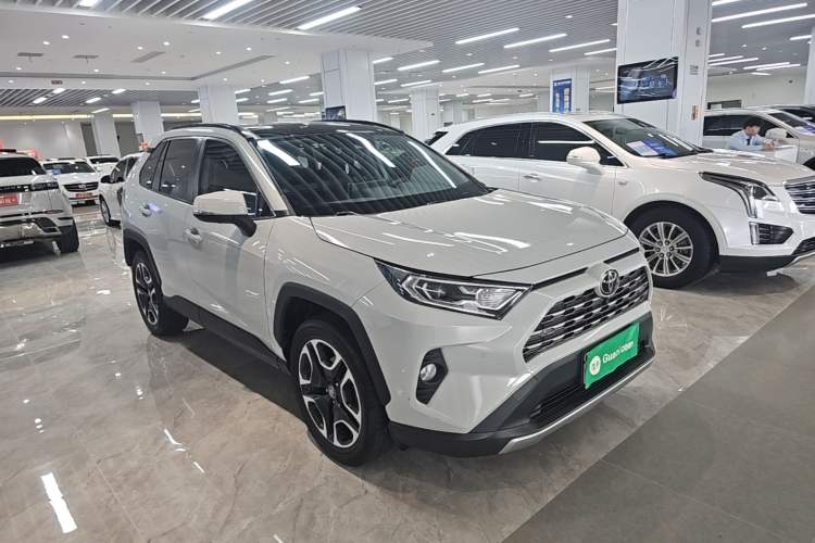 Used Toyota RAV4 2020 2.0L CVT Two-Wheel Drive Prestige Edition Front Right 45 Deg