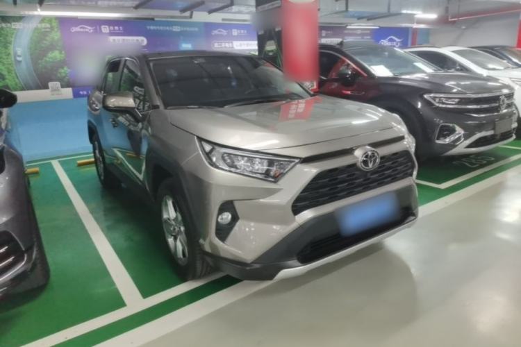 Used Toyota RAV4 2020 2.0L CVT 4x4 Style PLUS Edition Front Right 45 Deg