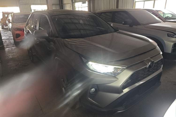 Used Toyota RAV4 2020 2.0L CVT Two-Wheel Drive Fashion PLUS Edition Front Right 45 Deg