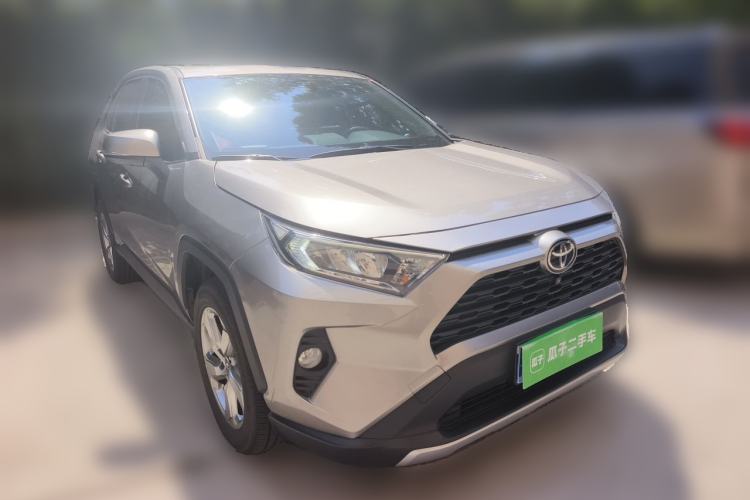 Used Toyota RAV4 2020 2.0L CVT Two-Wheel Drive Fashion Edition Front Right 45 Deg