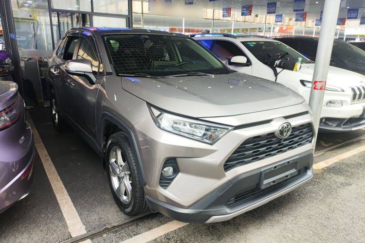 Used Toyota RAV4 2020 2.0L CVT Two-Wheel Drive Fashion Edition Front Right 45 Deg