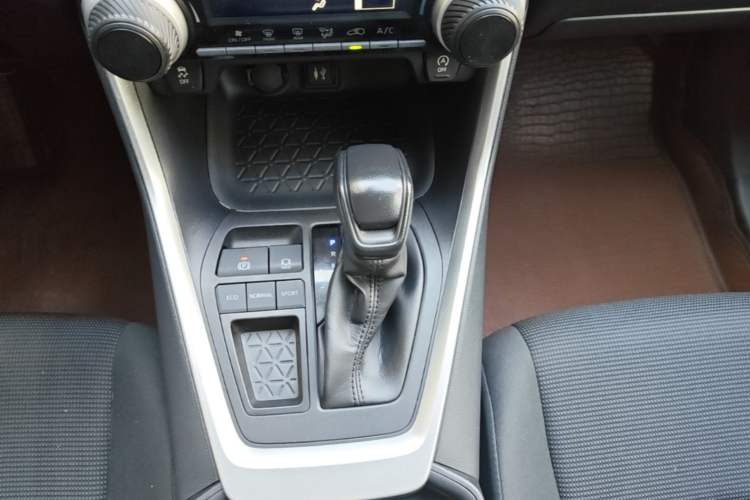 Used Toyota RAV4 2020 2.0L CVT Two-Wheel Drive Urban Edition Gear Lever