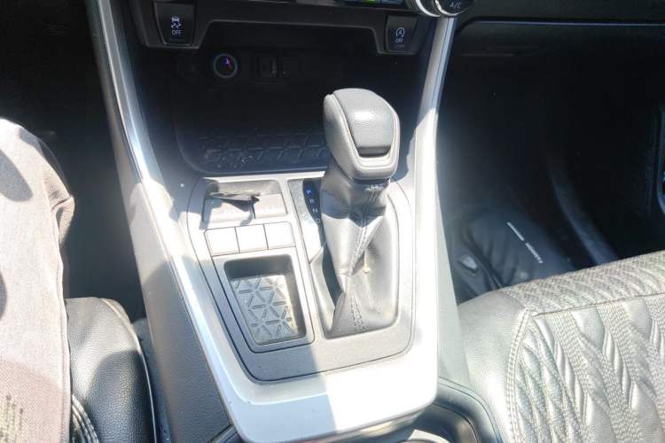 Used Toyota RAV4 2020 2.0L CVT Two-Wheel Drive Fashion Edition Gear Lever