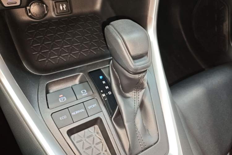 Used Toyota RAV4 2020 2.0L CVT Two-Wheel Drive Fashion Edition Gear Lever