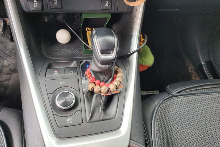 Used Toyota RAV4 2020 Dual-Engine 2.5L E-CVT 4x4 Elite PLUS Edition Gear Lever