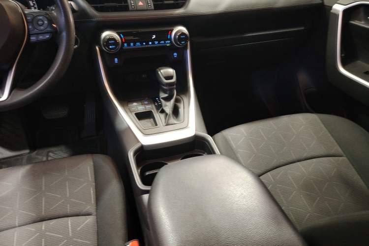 Used Toyota RAV4 2020 2.0L CVT Two-Wheel Drive Fashion Edition Gear Lever