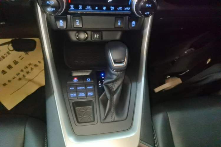 Used Toyota RAV4 2020 2.0L CVT 4x4 Style PLUS Edition Gear Lever