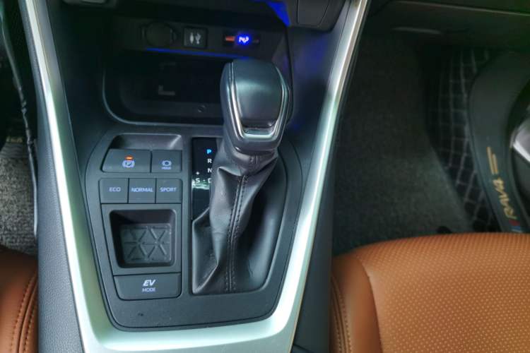 Used Toyota RAV4 2020 Dual-Engine 2.5L E-CVT Two-Wheel Drive Elite Edition Gear Lever
